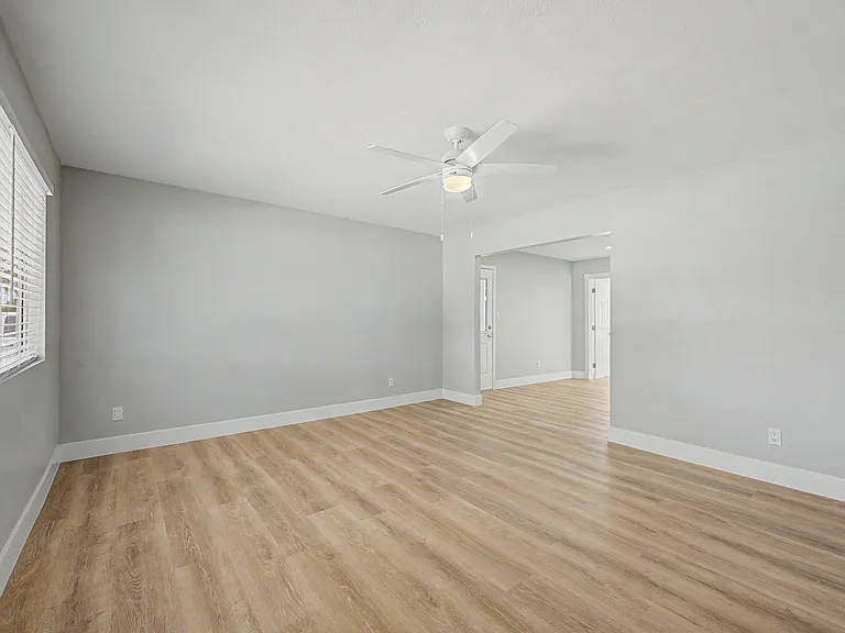 2340 E Isabella Ave — Photo 7