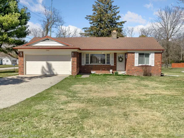 3496 N River Rd, Fort Gratiot, MI 48059