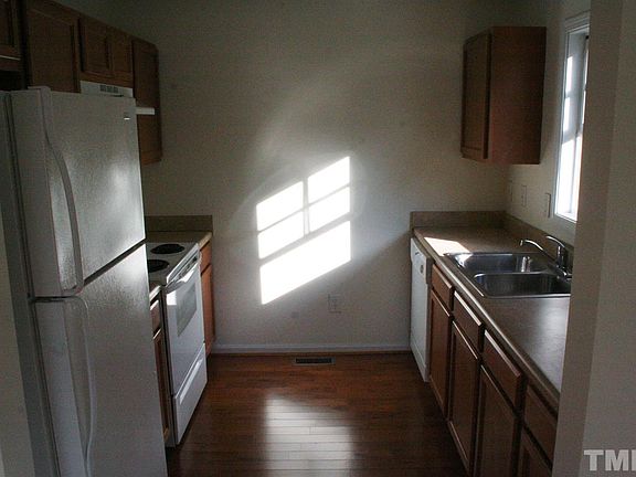 4th image of 207 S Benjamine St