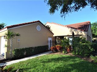 555 Beachwalk Cir, Naples, FL 34108