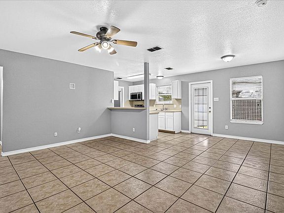 5th image of 6810 Blue Skyway Dr