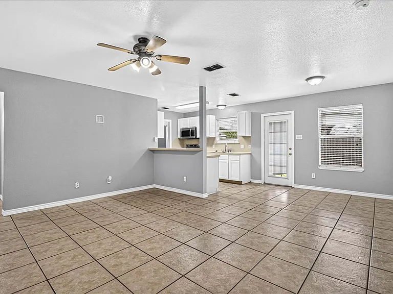 6810 Blue Skyway Dr — Photo 5