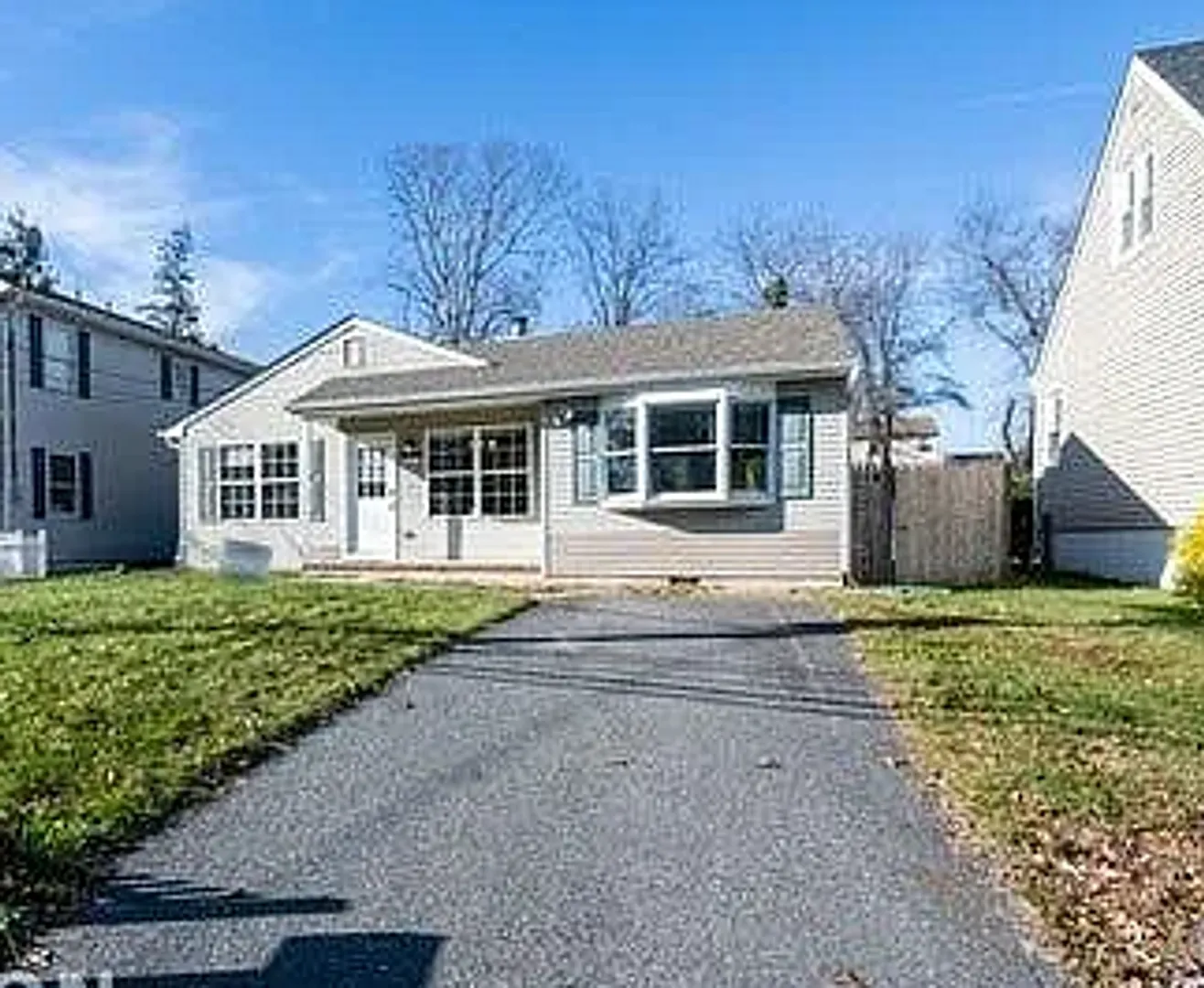 Beautiful 4 Bedroom Single Family House for Rent in Brick! — Photo 1