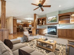 390 Evergreen Ln, Robins, IA 52328