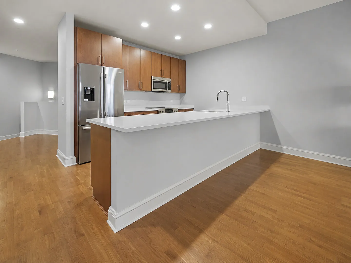 3 bed, 2.5 bath, 3249 sqft, $7,000 — Photo 3