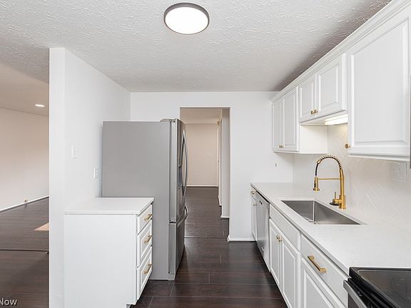 3rd image of 5063 Creekside Blvd