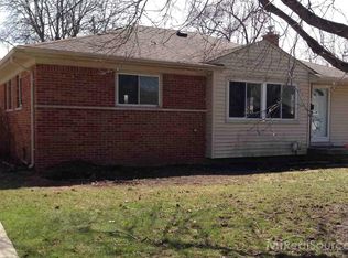 21104 Yale St, Saint Clair Shores, MI 48081