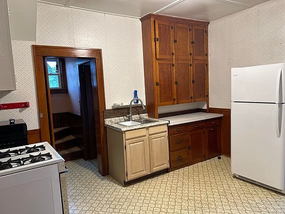 2nd image of 601 W Oldfield St