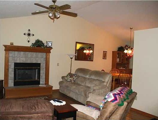 4th image of 1113 E 5th St