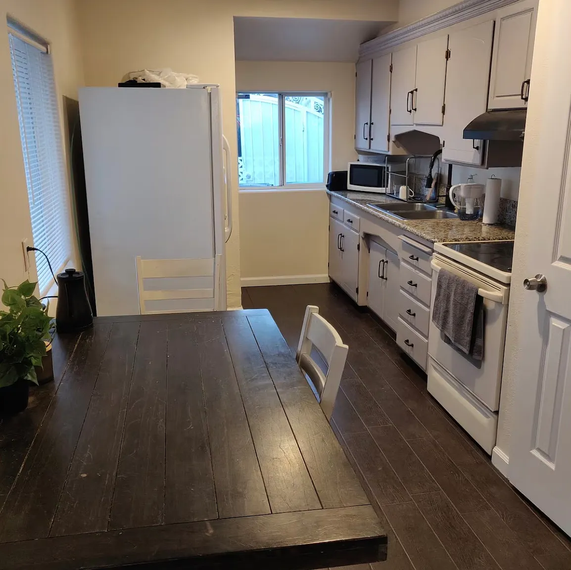 2 bed, 1200 sqft, $2,400 — Photo 3