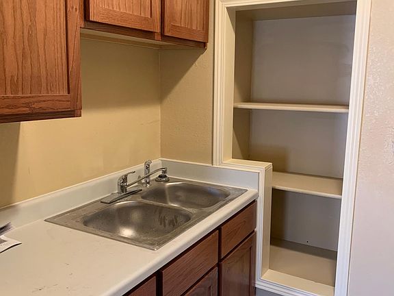 5th image of 2912 Mobile Ave APT C