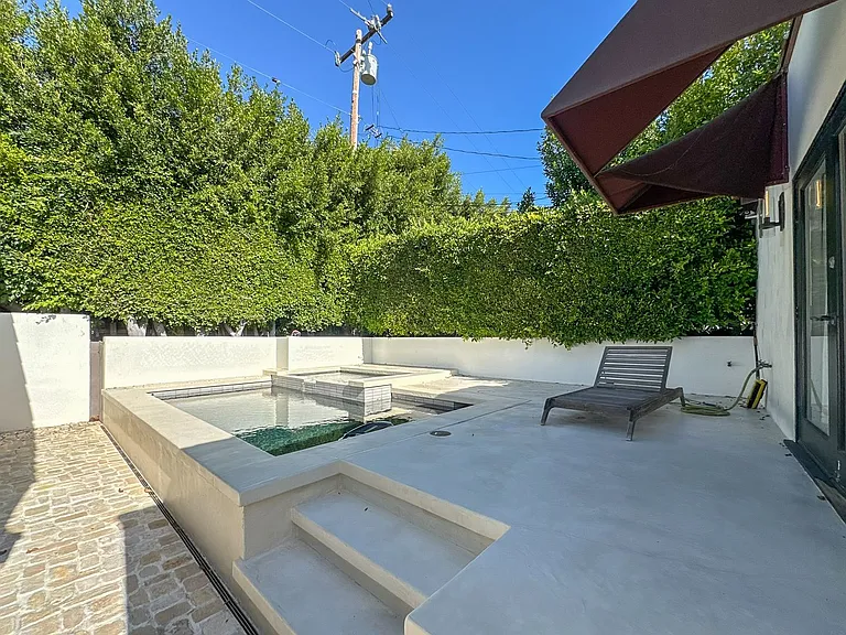 345 Westbourne Dr — Photo 10