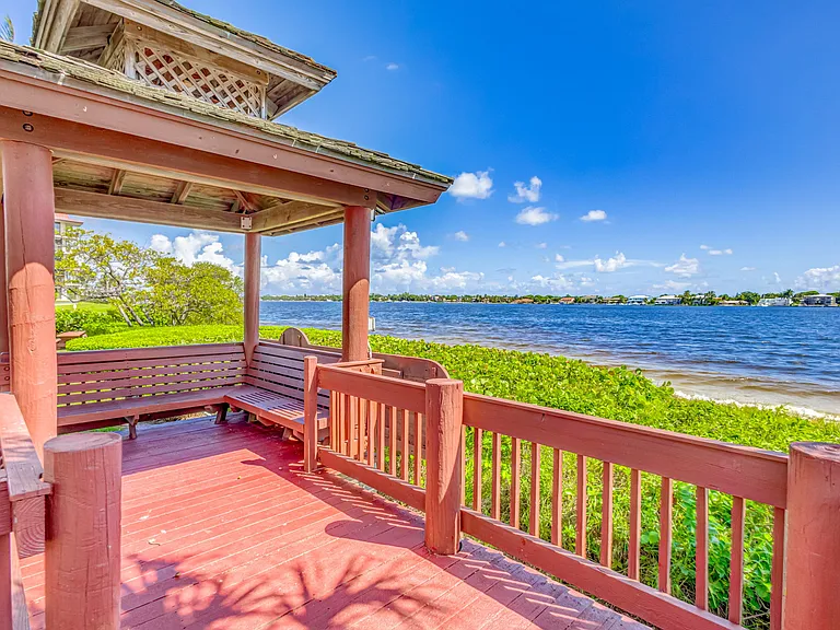 101 Half Moon Cir #B — Photo 40