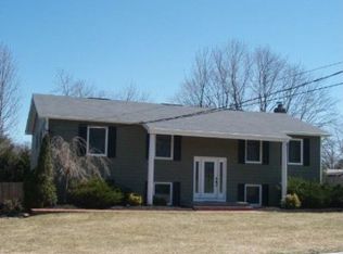 158 Northfield Rd, Hauppauge, NY 11788