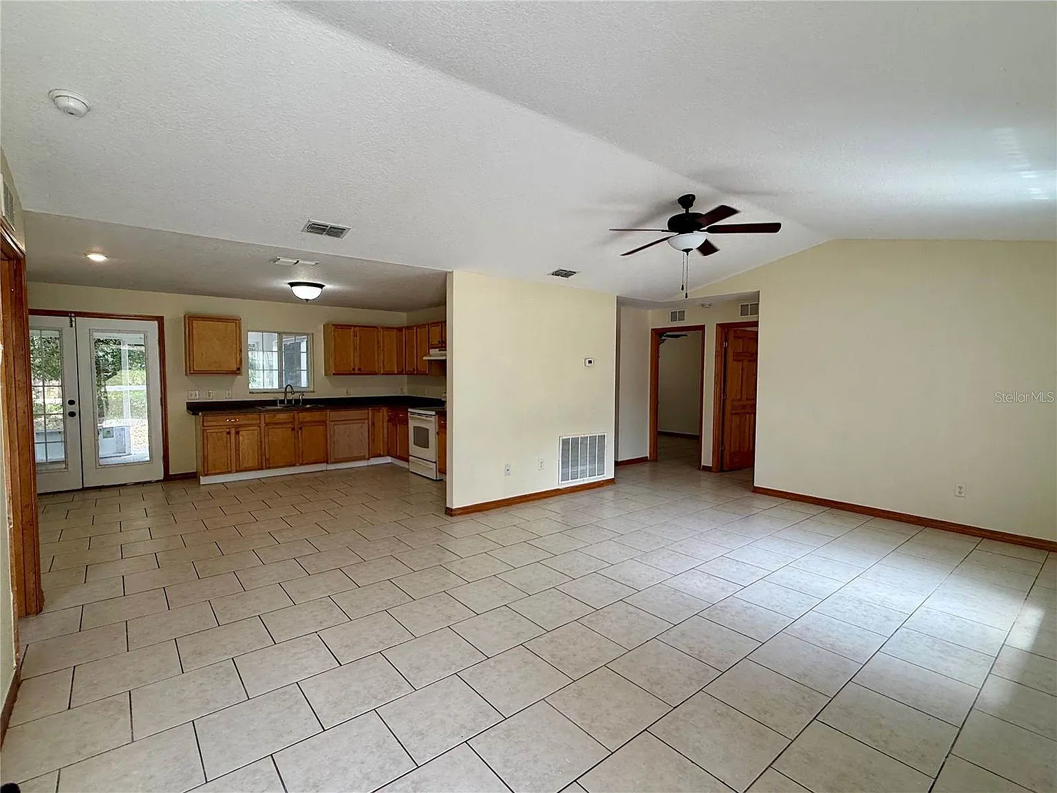 3 bed, 1242 sqft, $1,535 — Photo 2