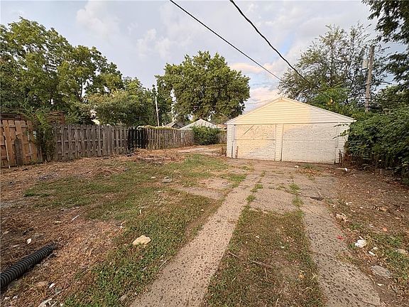 4th image of 137 S White Ave