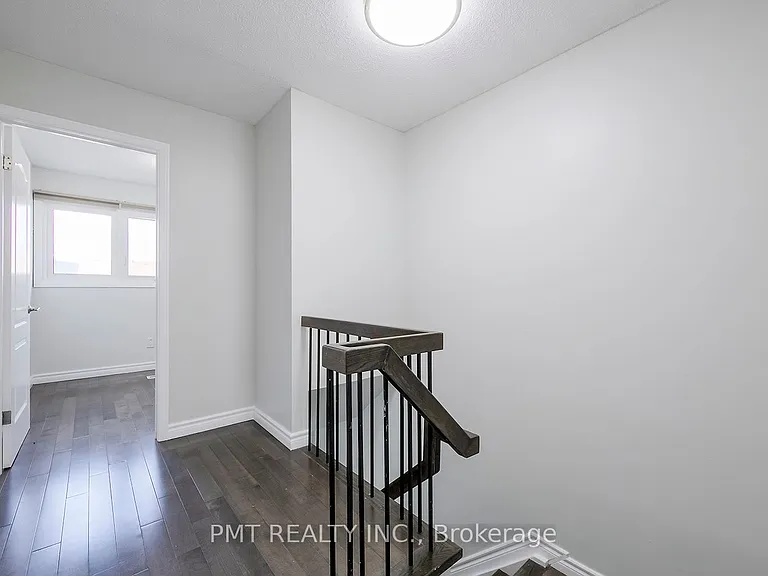 26 Granada Cres — Photo 19