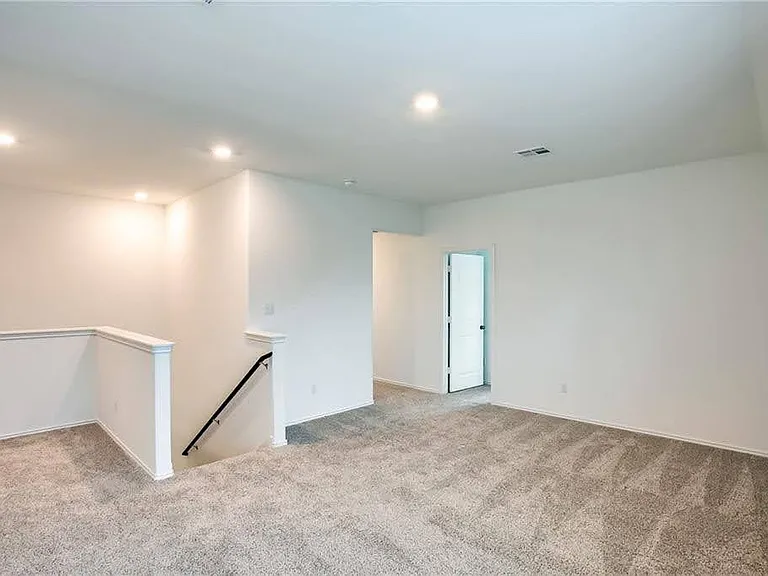 204 Coventry Dr — Photo 25
