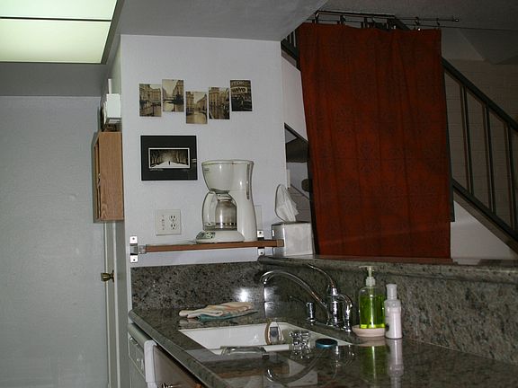 5th image of 3036 Winfield Ave