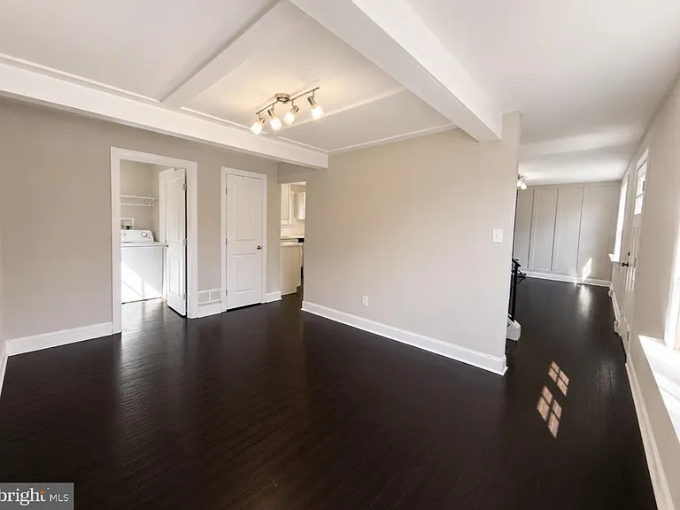 256 W Beidler Rd — Photo 11