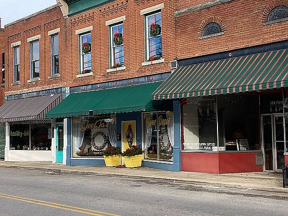 3rd image of 110 E Main St