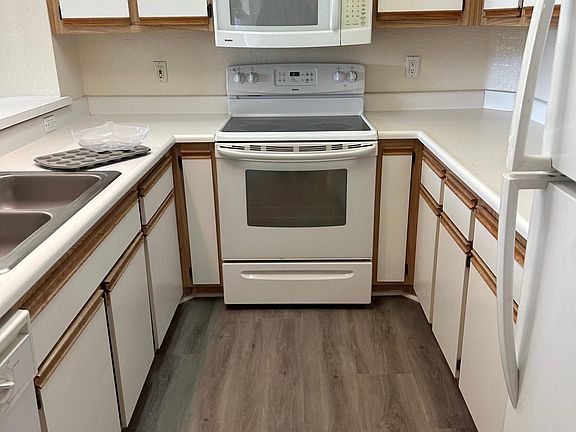 3rd image of 190 Gallery Way #190