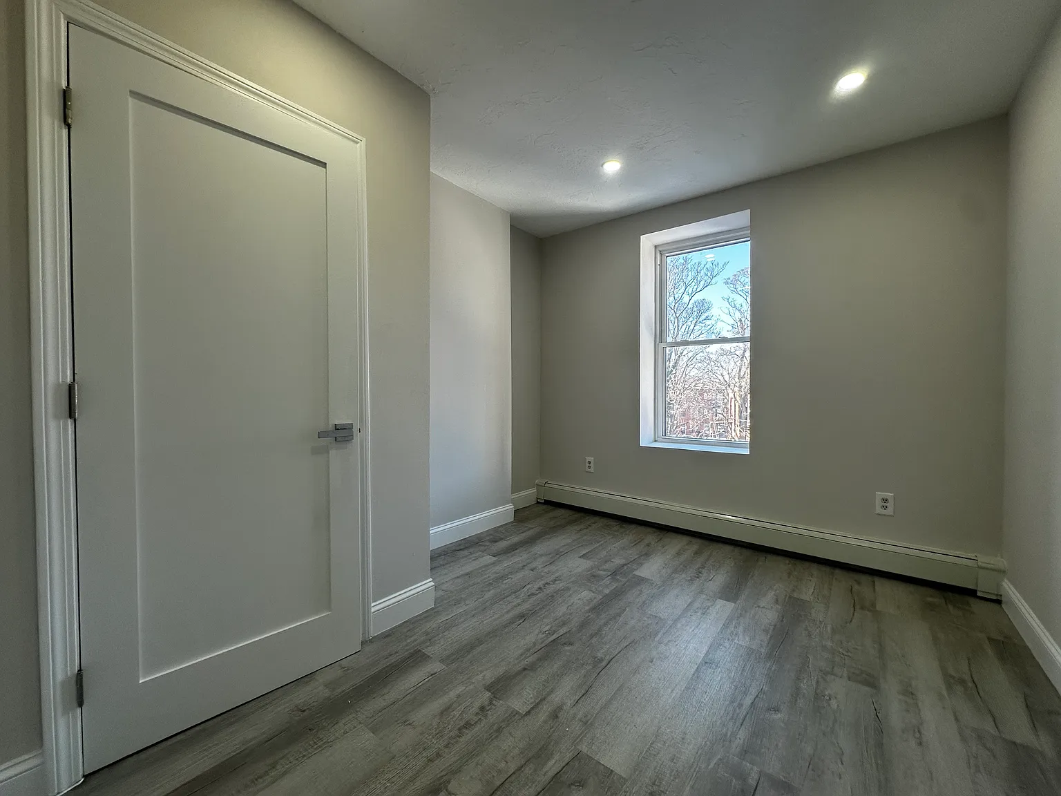 3 bed, 9999 sqft, $5,000 — Photo 4