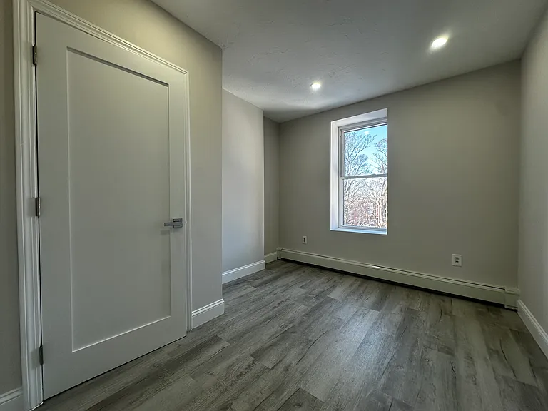 90 Hammond St #6 — Photo 4