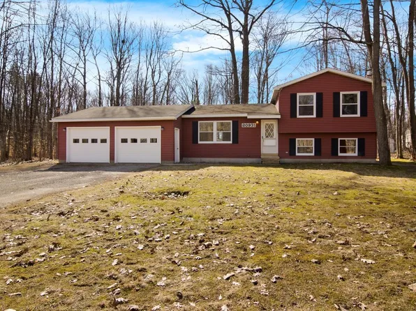 20931 Maple St, Lake Ann, MI 49650