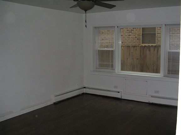 5th image of 1910 Division St APT 3