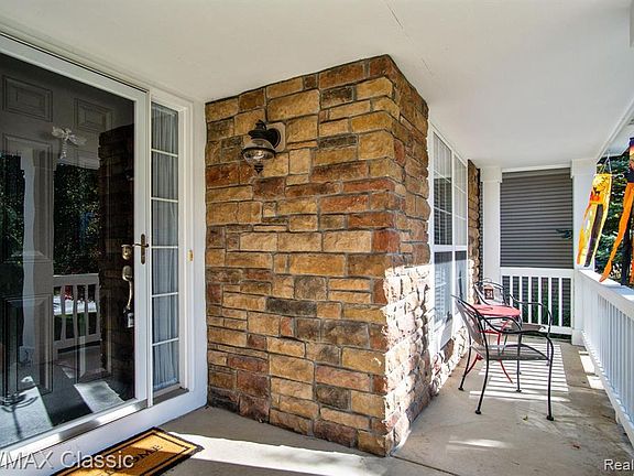 2nd image of 136 Turnberry Ct