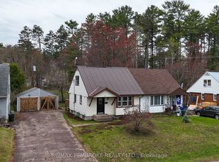 59 Rutherford Ave, Deep River, ON K0J1P0