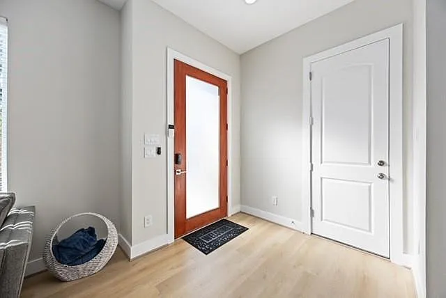 3 bed, 2.5 bath, 1814 sqft, $2,100 — Photo 3
