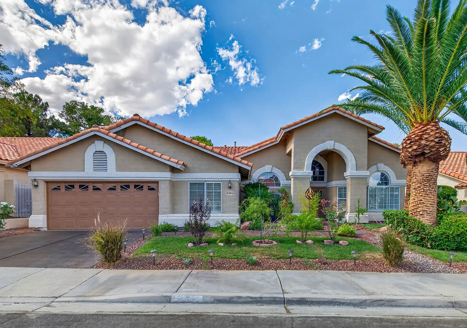 **Furnished** Pool! Spectacular Single-Story 4-Bedroom Home In Peccole Ranch! — Photo 4
