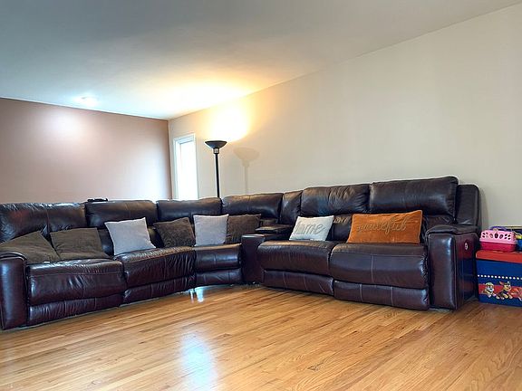 5th image of 148 Corbin Ave