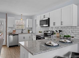 11008 Baywood Ter, Saint Louis, MO 63126