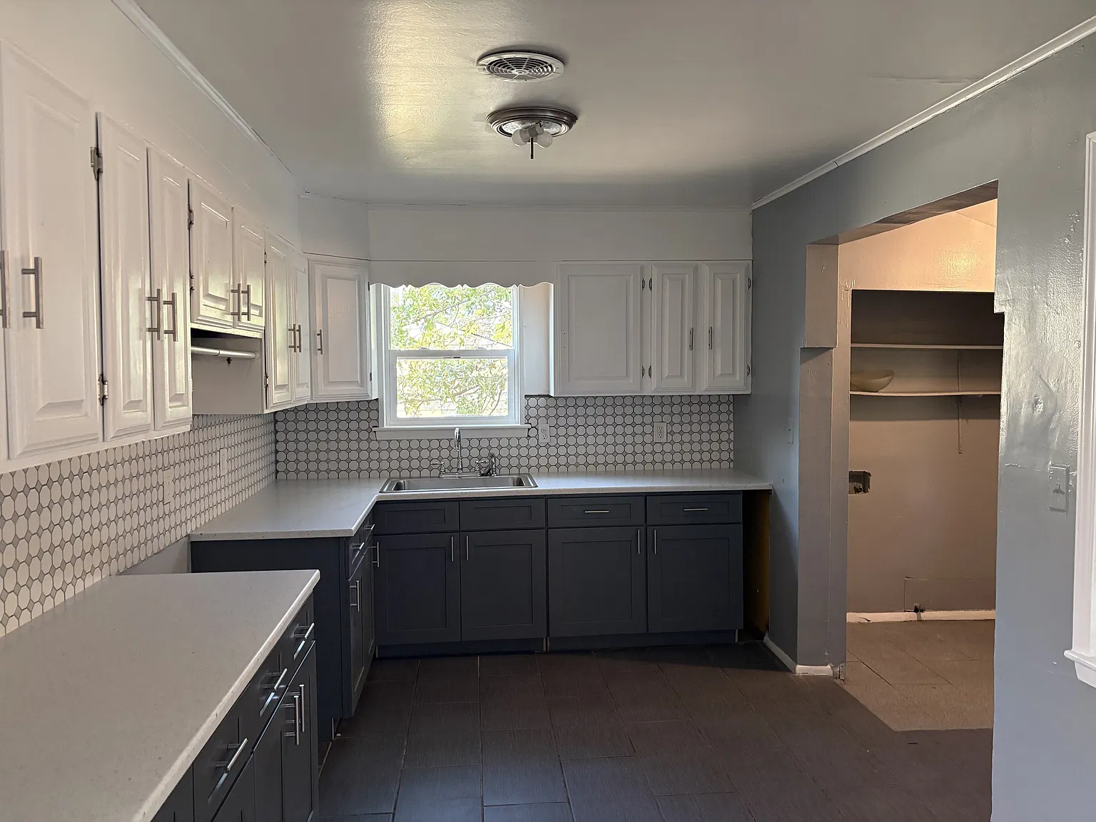 3923 N. Elgin Ave - 1 — Photo 3