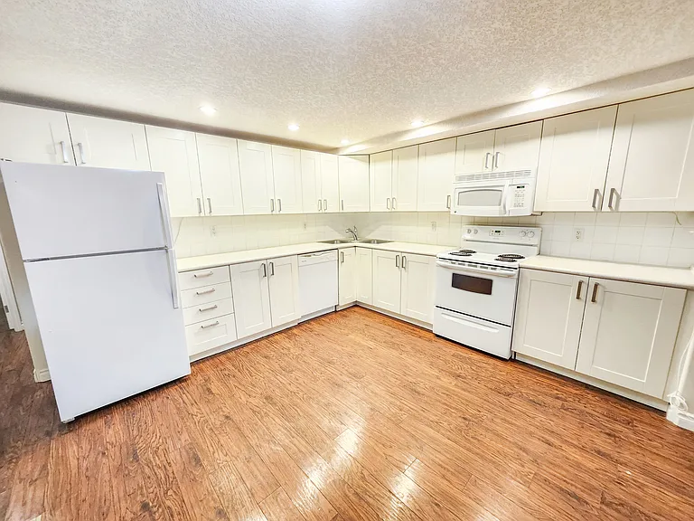 2424 14th St SW — Photo 7