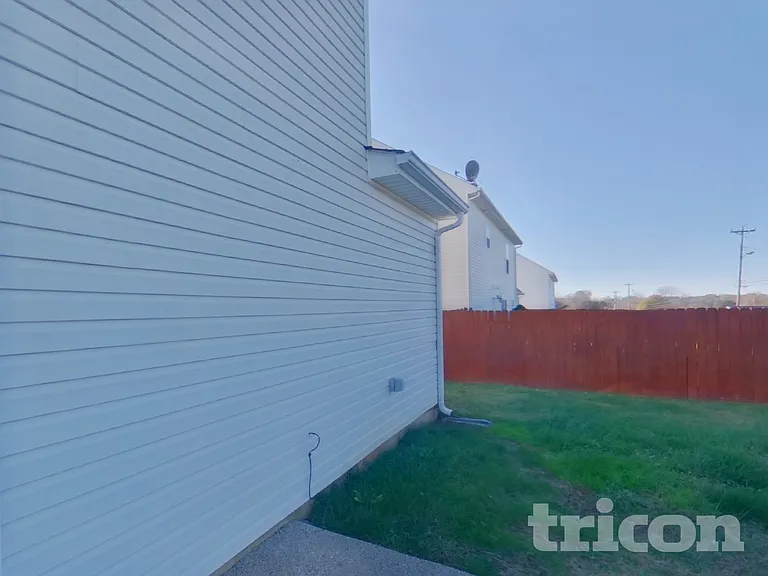 1402 Weston Ln — Photo 16