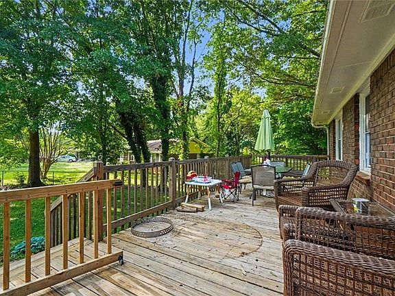 4th image of 109 Laurie Ct