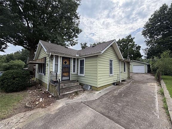 5th image of 810 S Raymond St