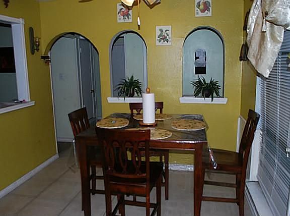 3rd image of 834 Brookshire Cir