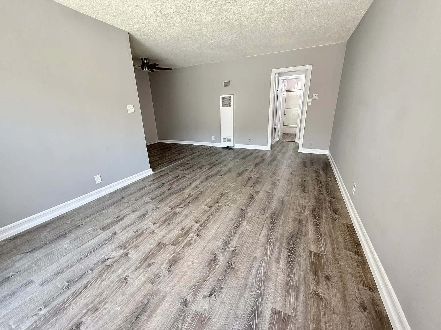 1427 N Gardner St — Photo 3