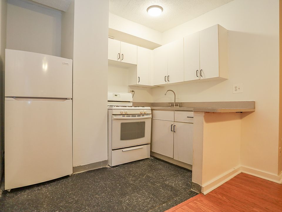 1st image of 912 W Lawrence Ave #906