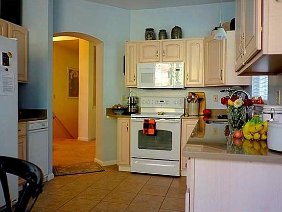 3rd image of 122 Granite Ct