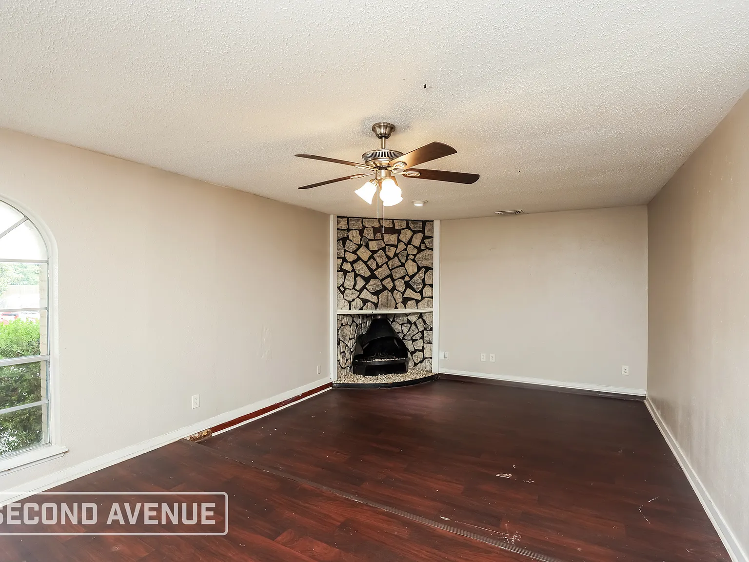 3 bed, 2.0 bath, 1792 sqft, $2,299 — Photo 3