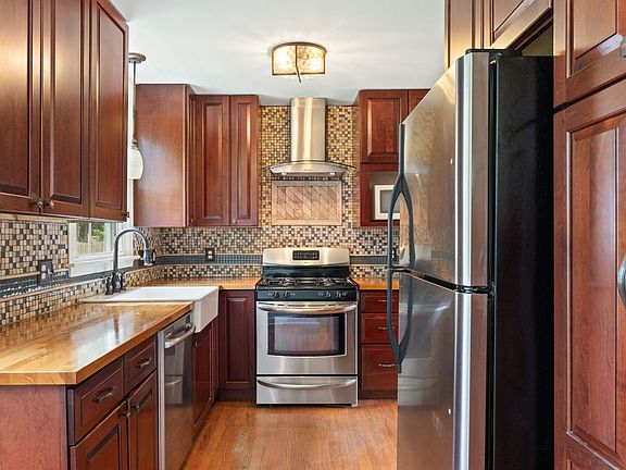 4th image of 4012 Woodland Dr