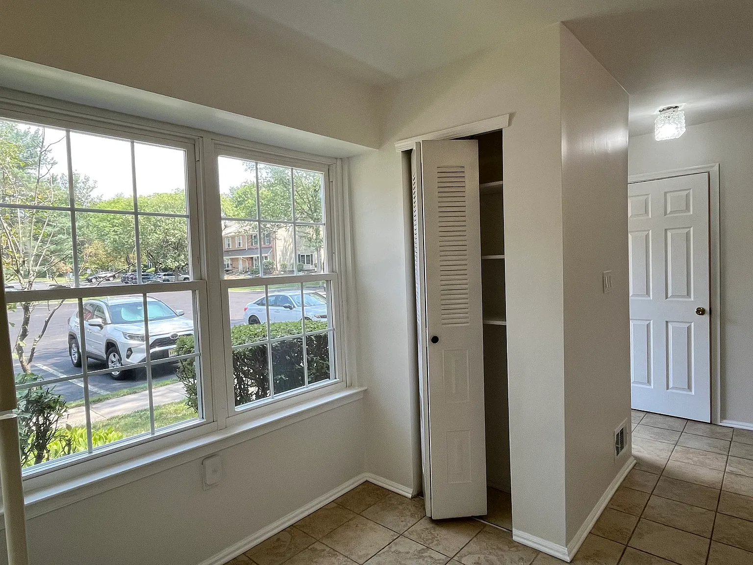 2 bed, 1620 sqft, $2,500 — Photo 2