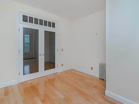 5th image of 36-10 Astoria Blvd S #2