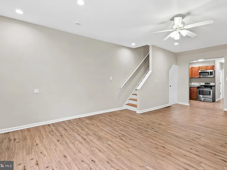 1833 Fontain St — Photo 5